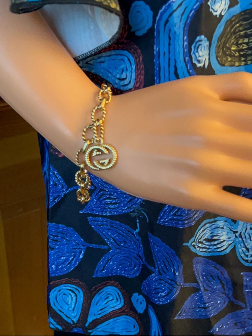 Gucci Interlocking Rope "GG" Bracelet - Picture 6 of 10